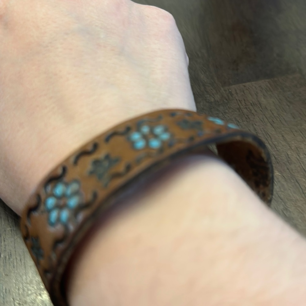 Brown Leather Bracelet With Turquoise Flowers